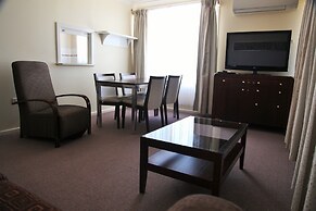 Titania Motel