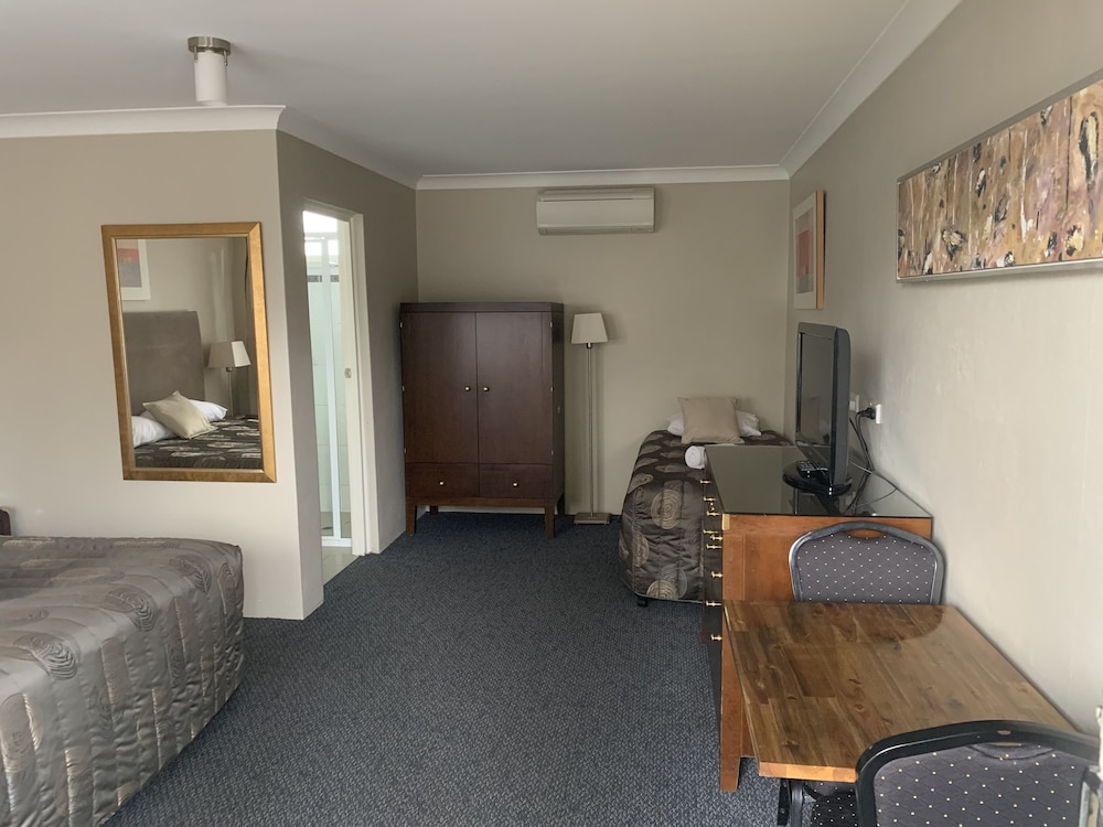 Titania Motel