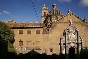 La Perla Granada Suites