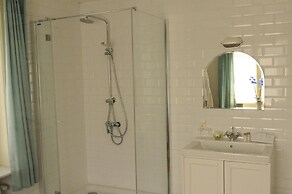 Fine Fleur Bed & Breakfast