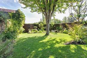 Brit Hotel Le Cygne