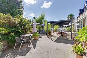 Brit Hotel Le Cygne