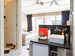 Chiconomy Suites