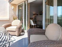 Chiconomy Suites