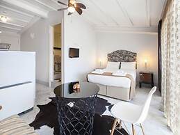 Chiconomy Suites