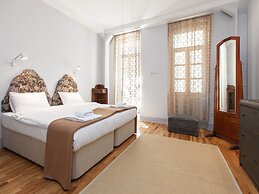 Chiconomy Suites