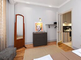 Chiconomy Suites