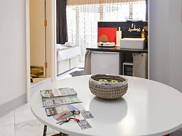 Chiconomy Suites