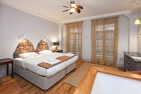 Chiconomy Suites