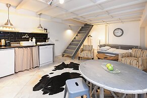 Chiconomy Suites