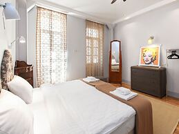 Chiconomy Suites