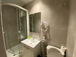 Far Home Gran Vía - Hostel