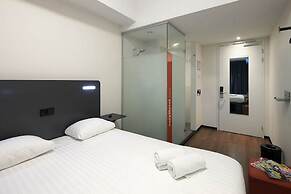 easyHotel The Hague City Centre