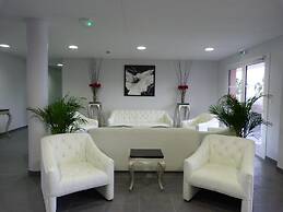 Adonis La Baule