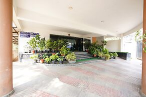 Grand Bee Hotel