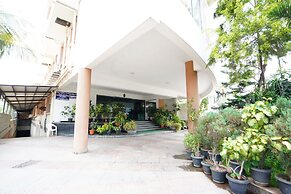 Grand Bee Hotel