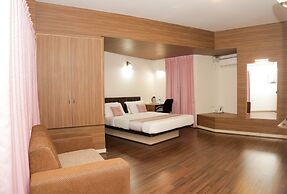 Grand Bee Hotel