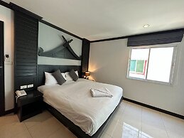 Hallo Patong Hotel & Restaurant