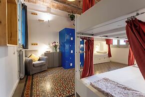 Primavera Hostel