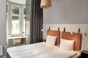 Moment Hotels
