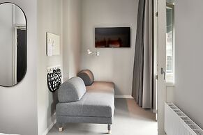 Moment Hotels