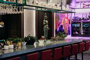 Hotel 19