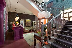 Hotel 19
