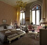 Hotel 19