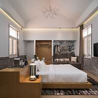 Macalister Mansion