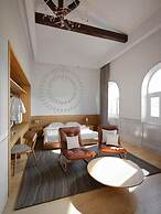 Macalister Mansion