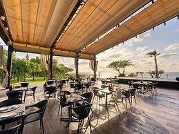Fusaki Beach Resort Hotel & Villas