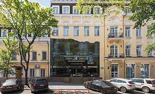 Aleksandrovskiy Hotel