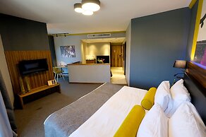 Royal Court Hotel