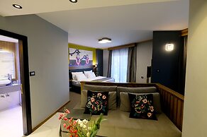 Royal Court Hotel