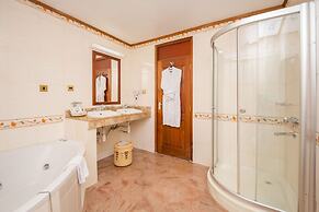 Muthu Silver Springs Hotel