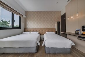CHECK inn Express Kaohsiung Love River