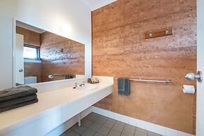 Mud Hut Motel