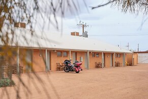 Mud Hut Motel
