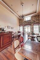 Aktaion Hotel