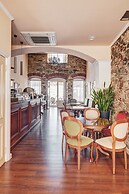 Aktaion Hotel
