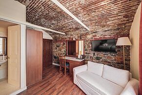 Aktaion Hotel