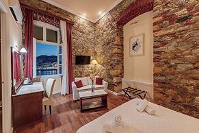 Aktaion Hotel