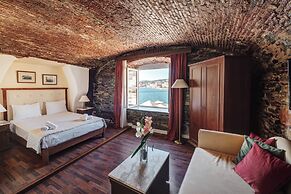 Aktaion Hotel