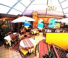 Las Brisas Centro Hotel