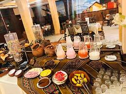 Las Brisas Centro Hotel
