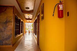 Las Brisas Centro Hotel