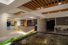 Hi Season Hotel