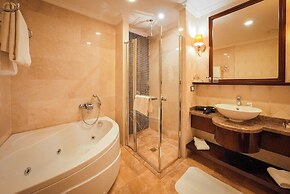 Wellborn Luxury Hotel