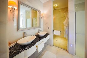 Wellborn Luxury Hotel