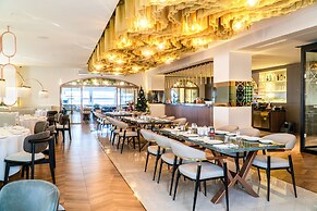 Wellborn Luxury Hotel